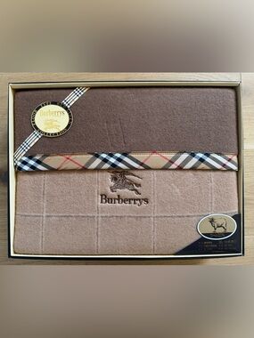 New in Box Burberrys Wool Blanket